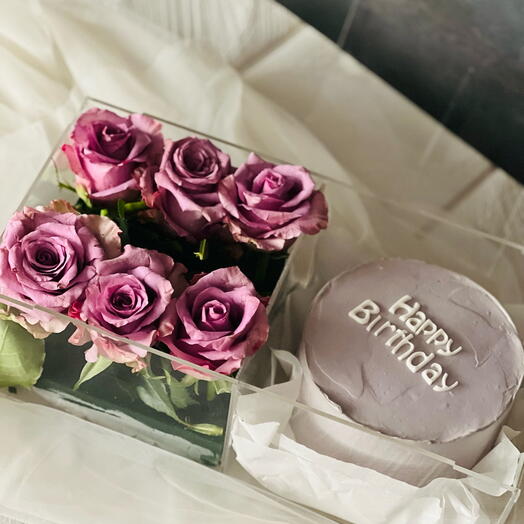 Mini cake with beautiful flowers