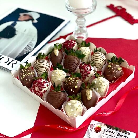 Caja de fresas en chocolate " Oro " (16 piezas)