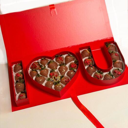 Клубника в молочном шоколаде (~30 ягод) в большом наборе l love U￼