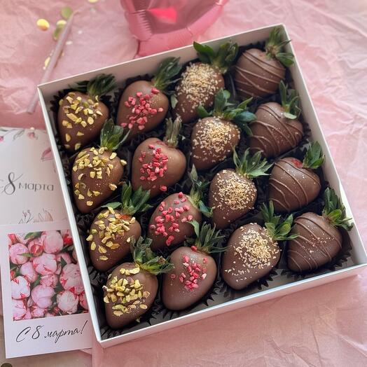 Chocolate-covered strawberries, 16 pcs