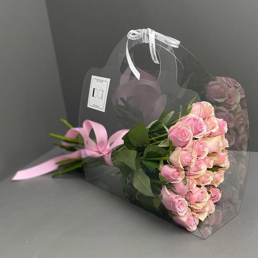 25 Розовых роз в сумочке