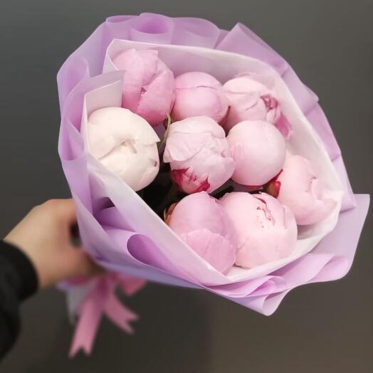 Букет из розовых пионов