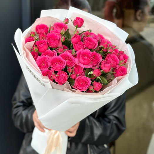 7 малиновых роз