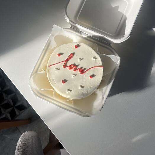 Бенто торт с надписью Love