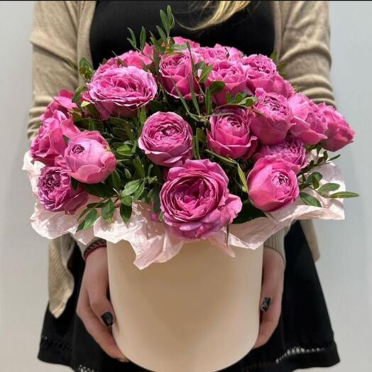 Кустовые розы в коробке💕