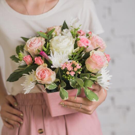 Delicate arrangement of Roses in a pink box