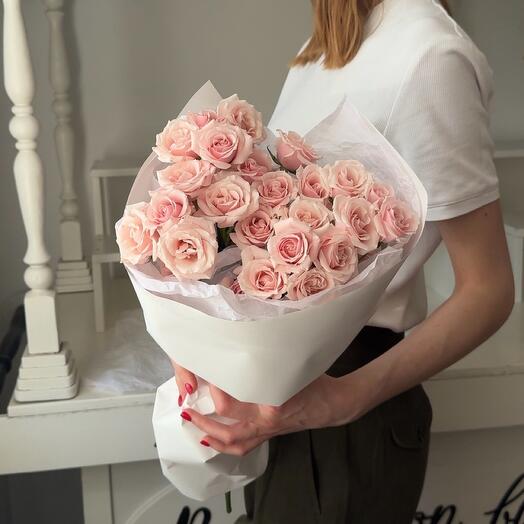 Букет из кустовых роз