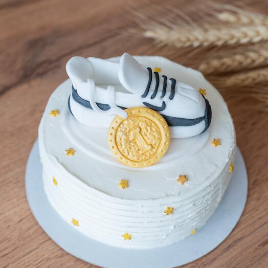 Бенто-торт с фигуркой «Кроссовок с медалью»