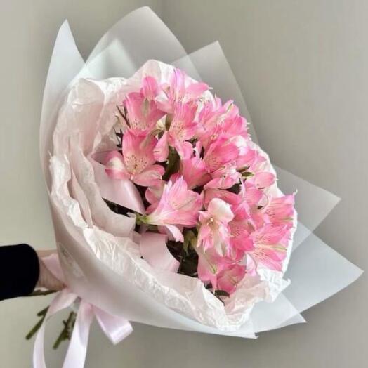 Нежный букет альстромерий 💐