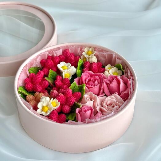 Зефирный букет с малиной и розами D18