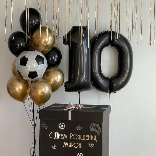 Коробка-сюрприз для футболиста