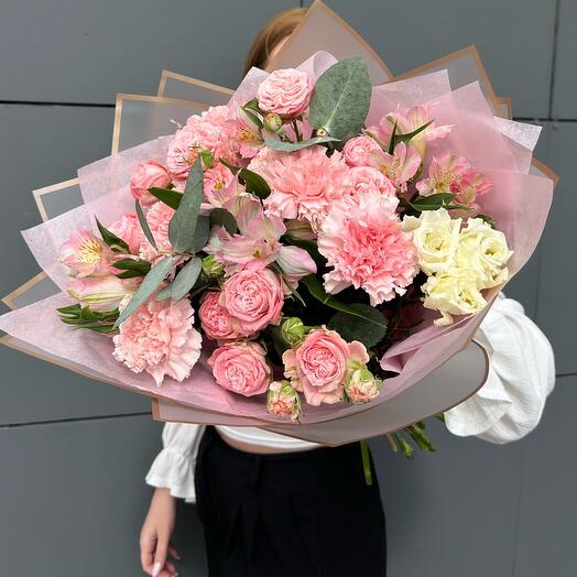 Букет пионовидные розы альстромерия диантусы