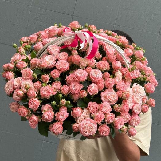 Мадам бомбастик в корзине кустовая Роза