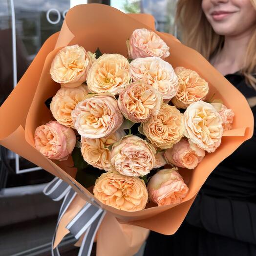 Букет из кустовых пионовидных роз "Счастливый день"