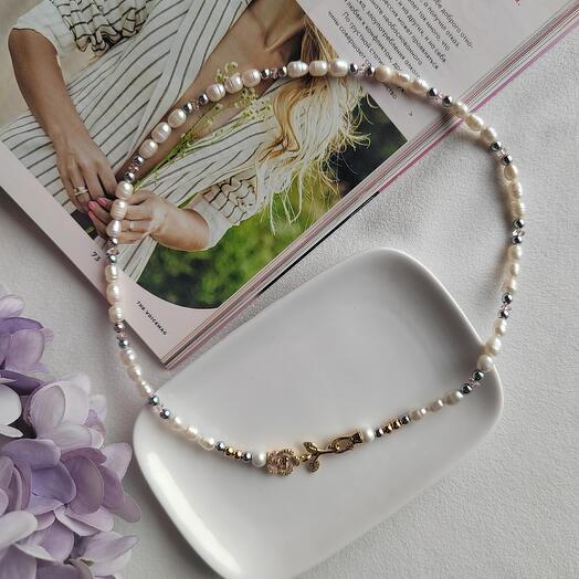 Flower necklace made of cultured pearls