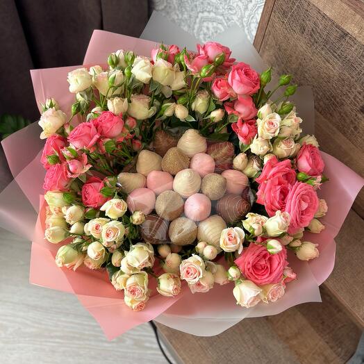 Клубника в шоколаде с кустовой розой