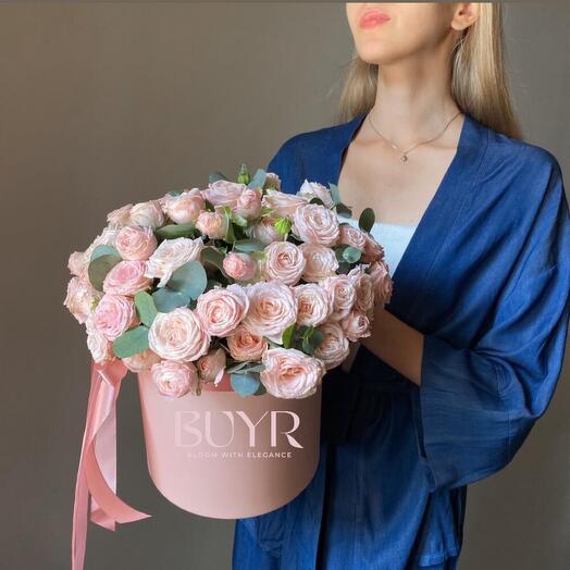 Композиция из кустовых пионовидных роз