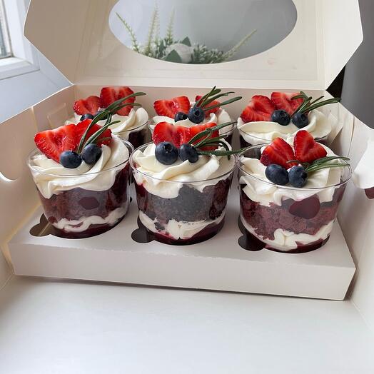 Трайфлы со свежими ягодами / день мамы