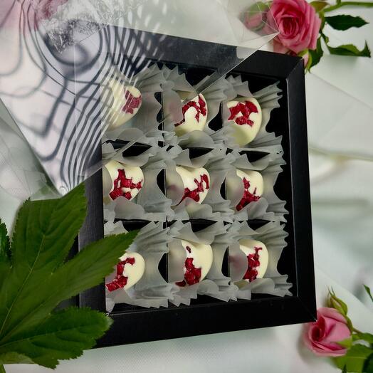 WHITE CHOCOLATE WITH RASPBERRY