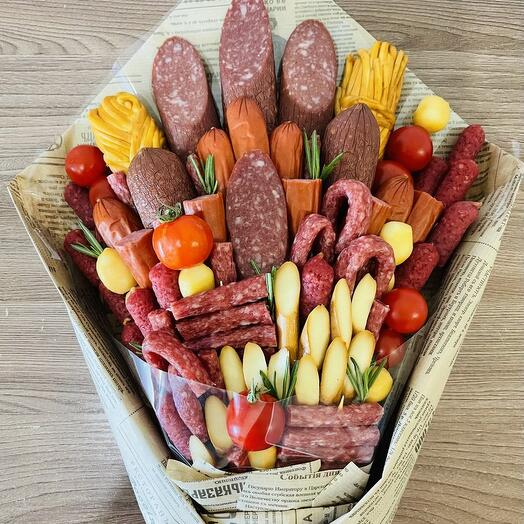 Колбасный букет с сыром, арахисом и закусками "Аппетитный"