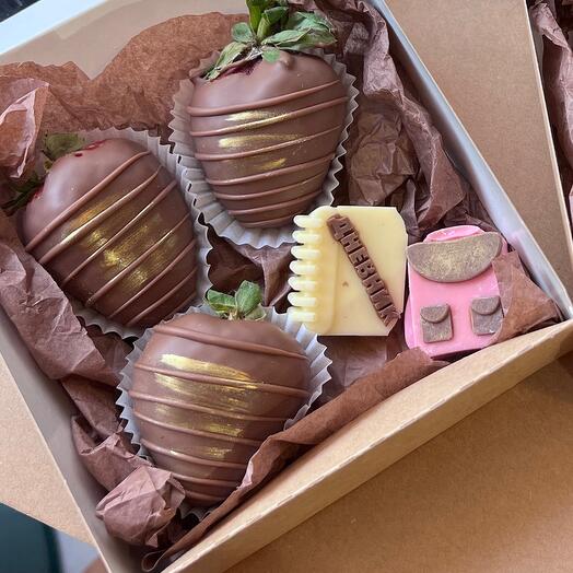 Клубничка + школьные фигуры 📔💼🍓🍫
