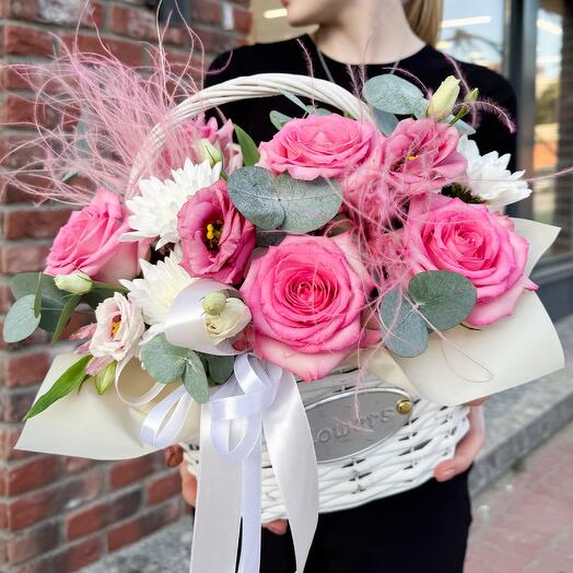 Нежная корзинка с розами для неё💞