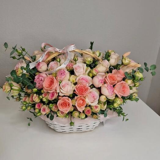 Большая корзинка роз