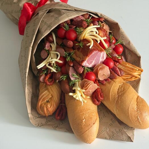 Мужской съедобный букет из колбасы, мяса и сыра