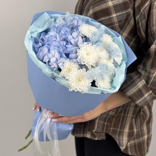 Букет гортензии и хризантемы