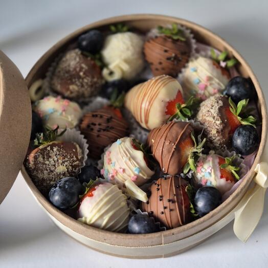 Клубника в шоколаде "Ягодный комплимент"