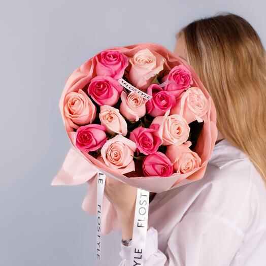 Букет из 15 роз двух розовых оттенков Rosa Galore