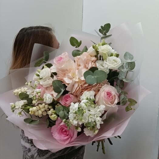 Букет роза Эквадор, гортензия, маттиола кустовая, эустома 077