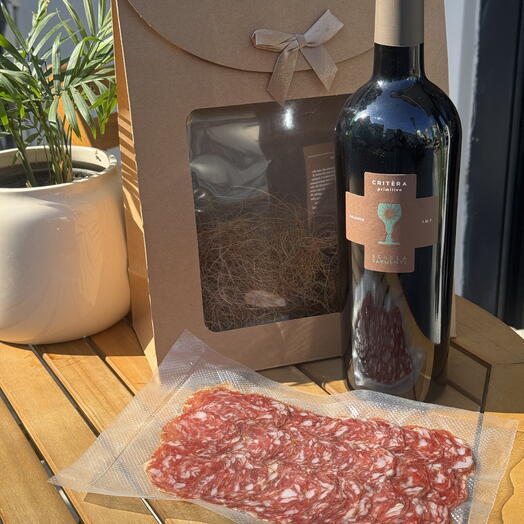 Red Wine and Salame (Красное вино и Мясо салями)