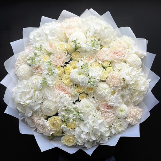 A large author's bouquet in white with fragrant roses