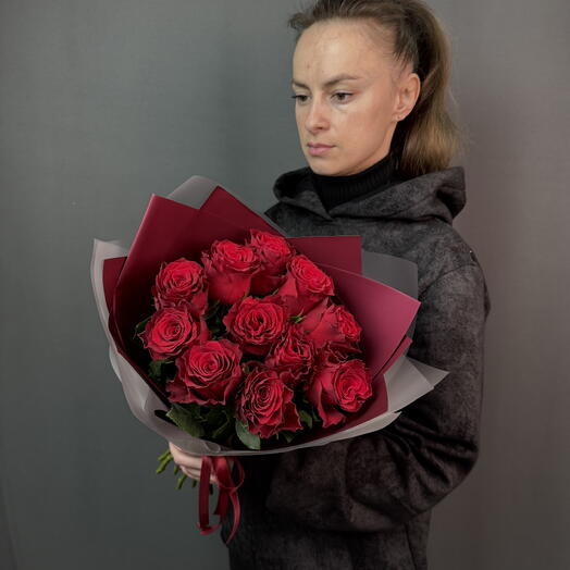 Классический букет из 11 красных роз