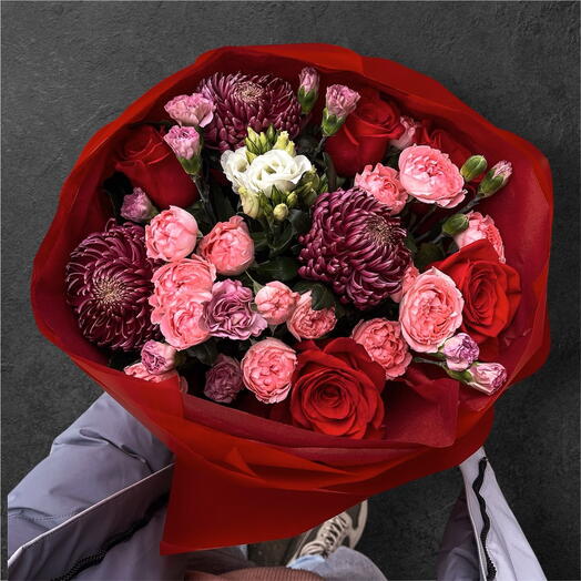 Букет «Осенний дождь» из хризантем,кустовых роз и гвоздик Шабо