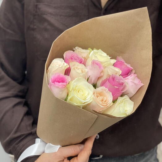 Яркие розы в букете «Сладостный аромат»