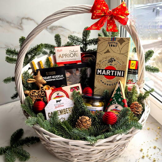 Корзина подарочная сыры конфеты шоколад