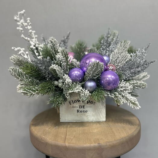 Новогодняя композиция из исскуственной хвоей «фантастика»