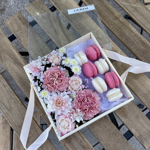 Композиция с макарунсами