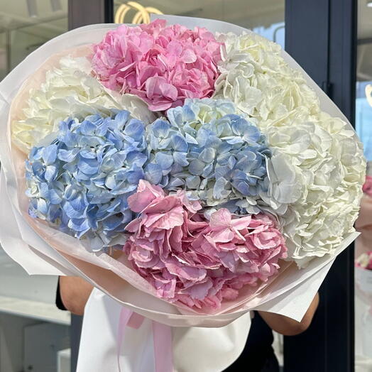 Монобукет с гортензиями