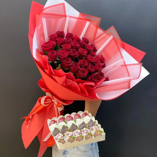 Комбо 31 роза и бокс 25 клубник