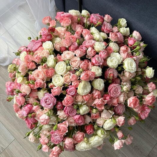 Букет из 65 кустовых роз 🥰