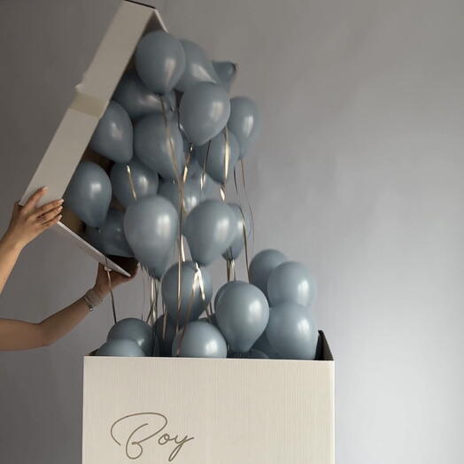 Коробка надписью и с 50 шарами