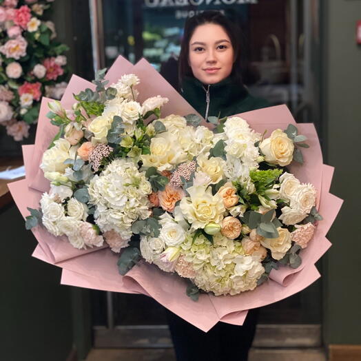 Ivory Grandeur — люксовый авторский букет XL из гортензий и пионовидных роз