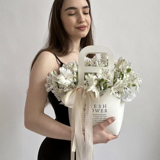 🌿🍃Сумочка с белой Альстромерией