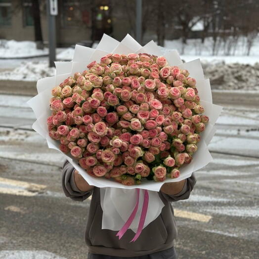 39 пионовидных роз 70