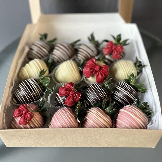 Клубника в шоколаде «Бархатный бантик»