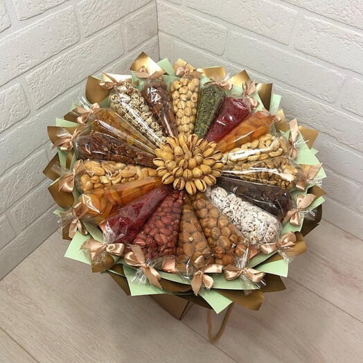 Букет из цукатами и орехами
