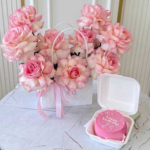 Сумочка из 9 роз и бенто торт ( надпись можно любую )